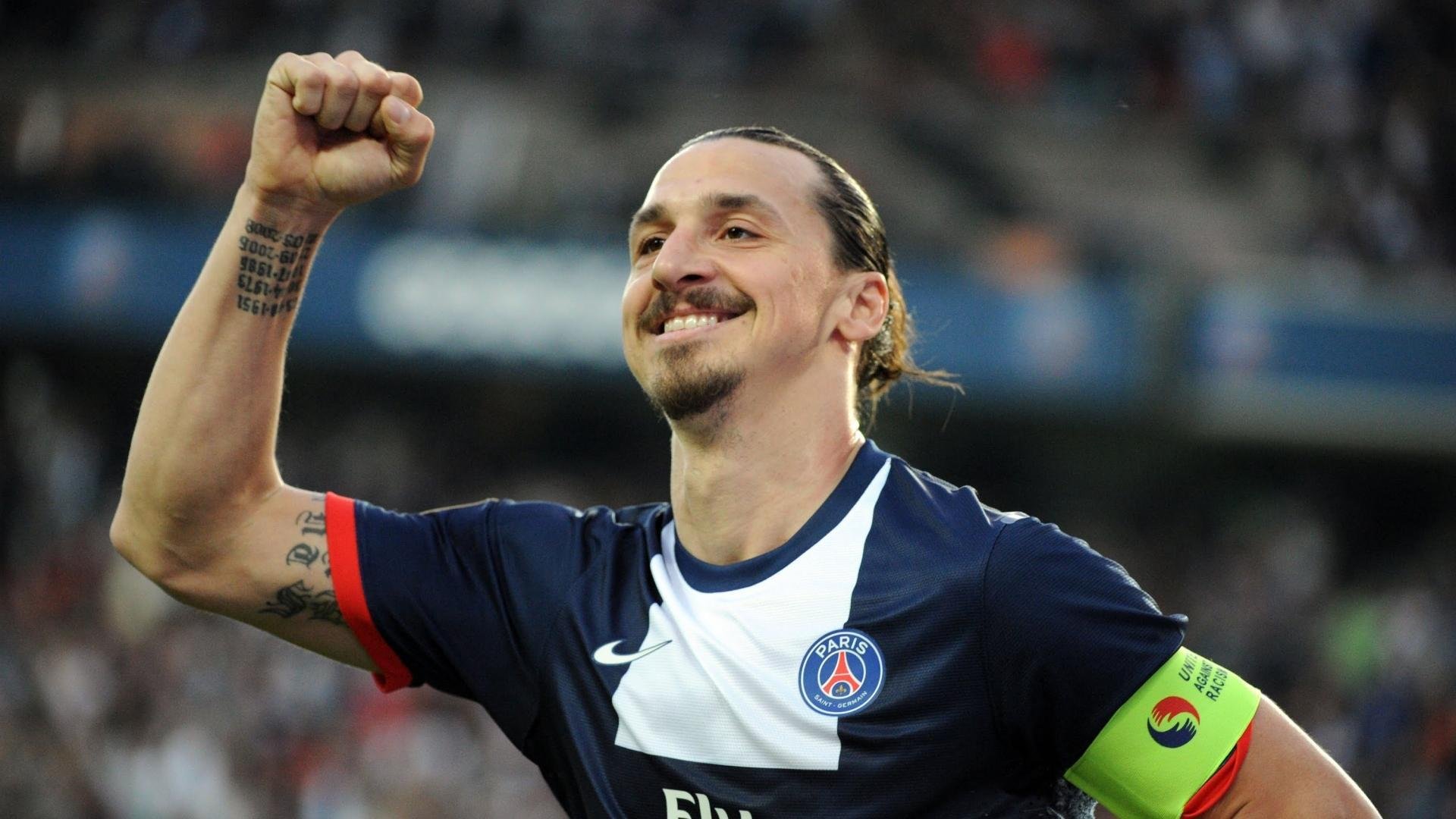 摩托车锦标赛激烈竞争